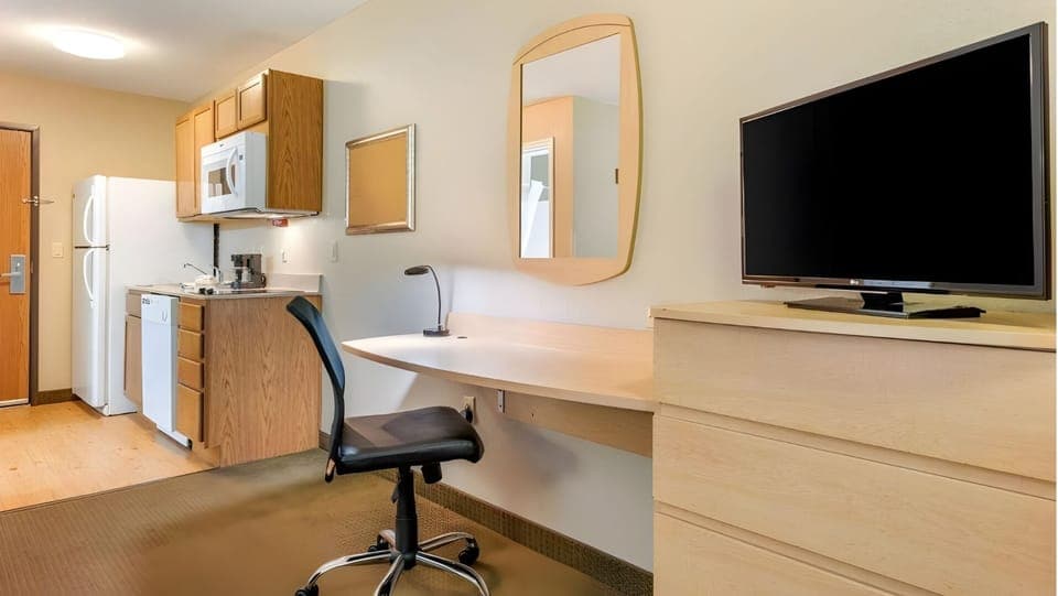 Desk, laptop workspace, free WiFi