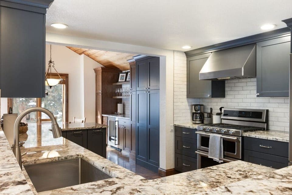 Fully Equipped Kitchen with New Appliances and Granite Countertops