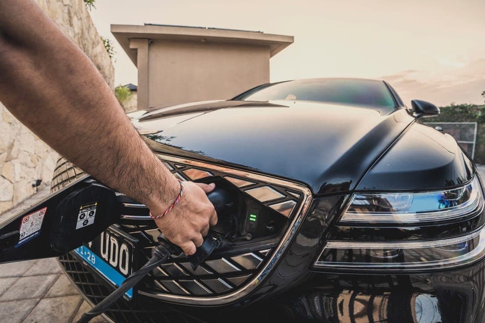 Electric vehicle charging station