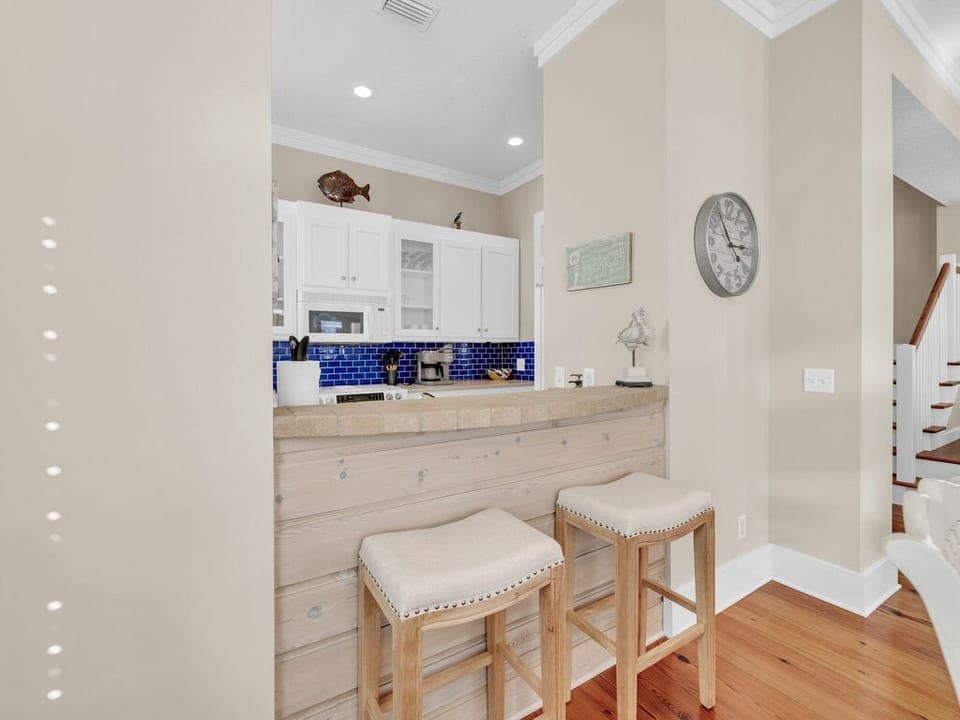 BREAKFAST BAR