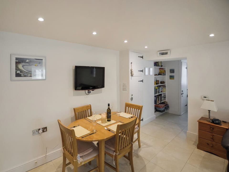 Living room/dining room | Skiber An Hyli, Mawgan Porth