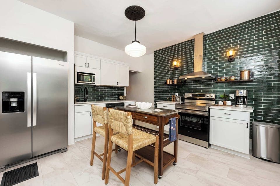 Create culinary masterpieces or enjoy exceptional take-out in the stylish kitchen