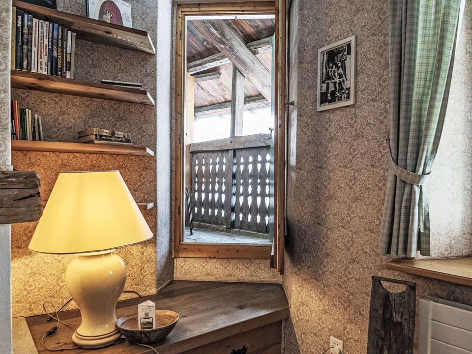 Wall, Wood, Interior Design, Floor, Flooring, Furniture, Ceiling, Room, Hardwood, Wood Stain