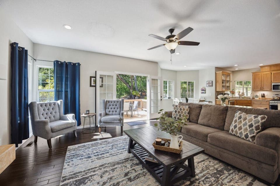 Indoor and Outdoor Entertaining Spaces