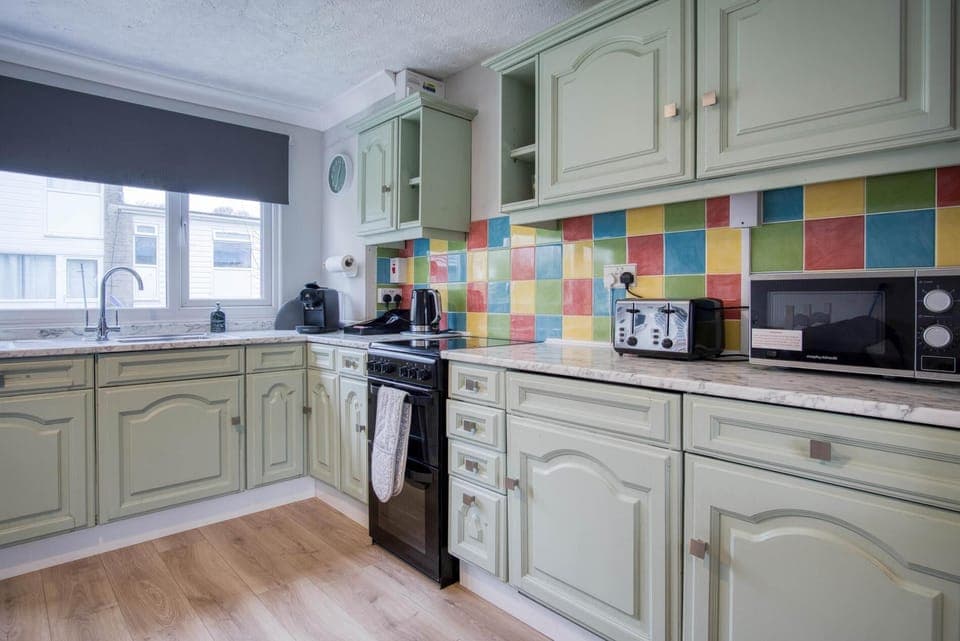 Swanbrook - 2 Bedroom Chalet- Freshwater East (24639)