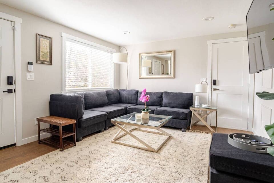 Living room wit sectional couch 