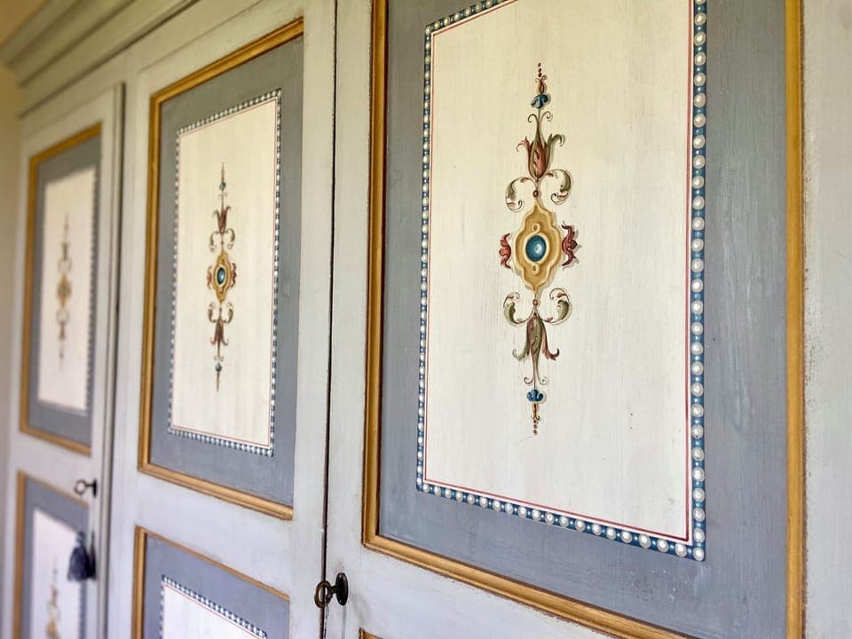 Wardrobe handprinted detail