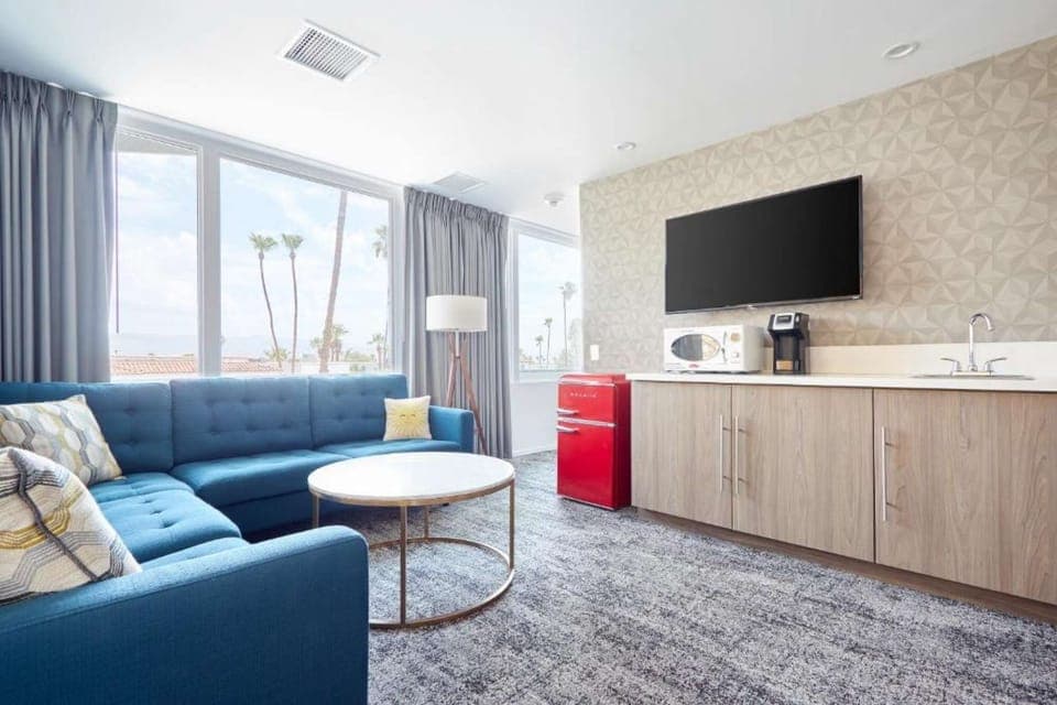 5. Superior King Suite