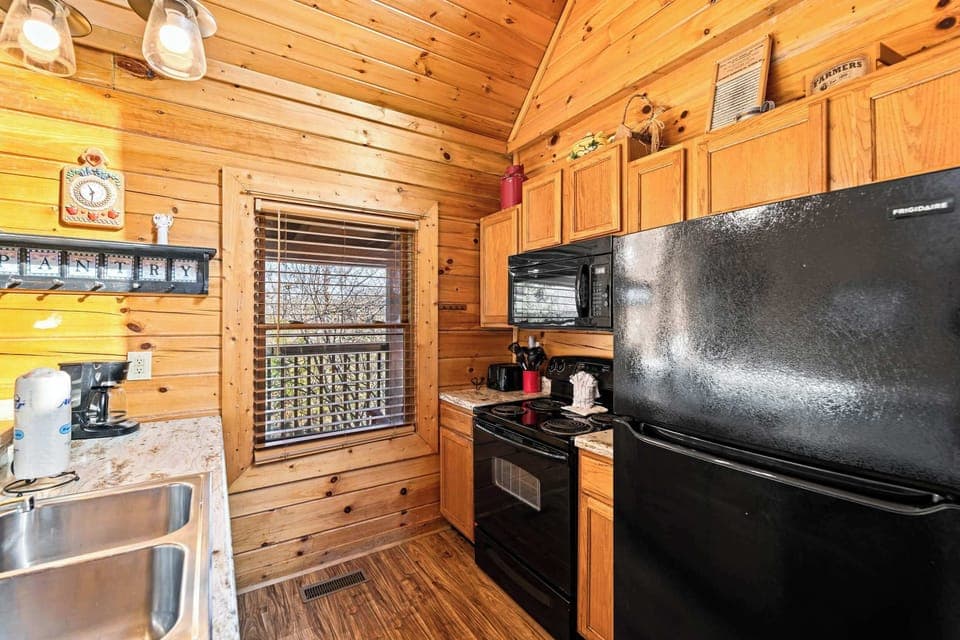 Full kitchen 