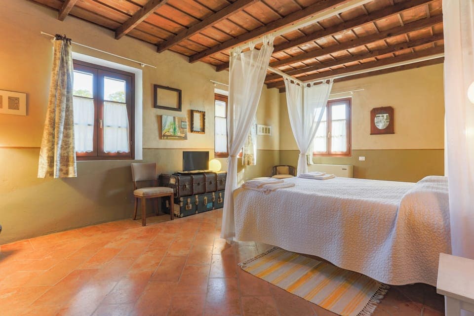 Camera Baldacchino, vista cortile | Free WiFi