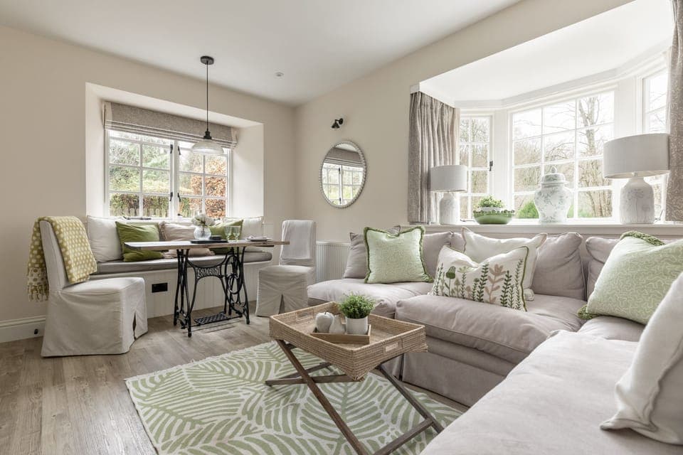 Honeysuckle Cottage - bright sitting room and dining area