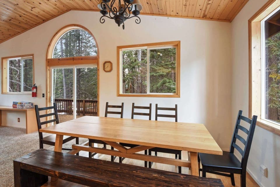 Dinging room table that sits up to 10