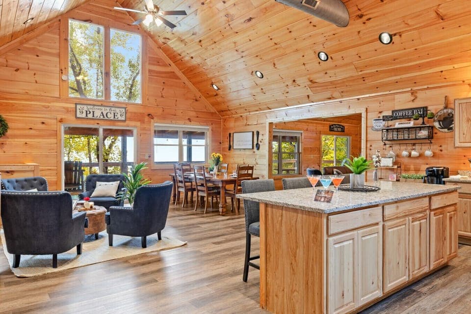 Cabin 2: Living room.