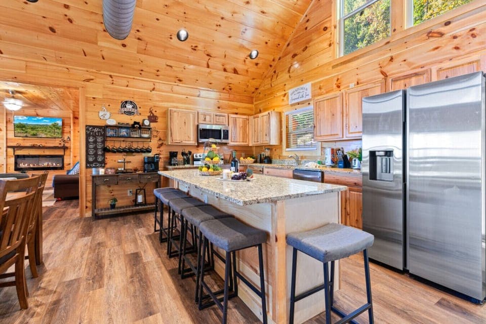 Cabin 1: Fully equipped kitchen.
