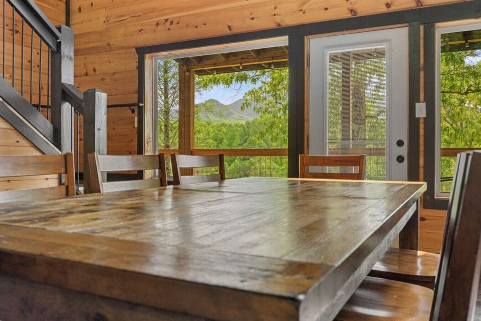 Cabin 2: Living room.