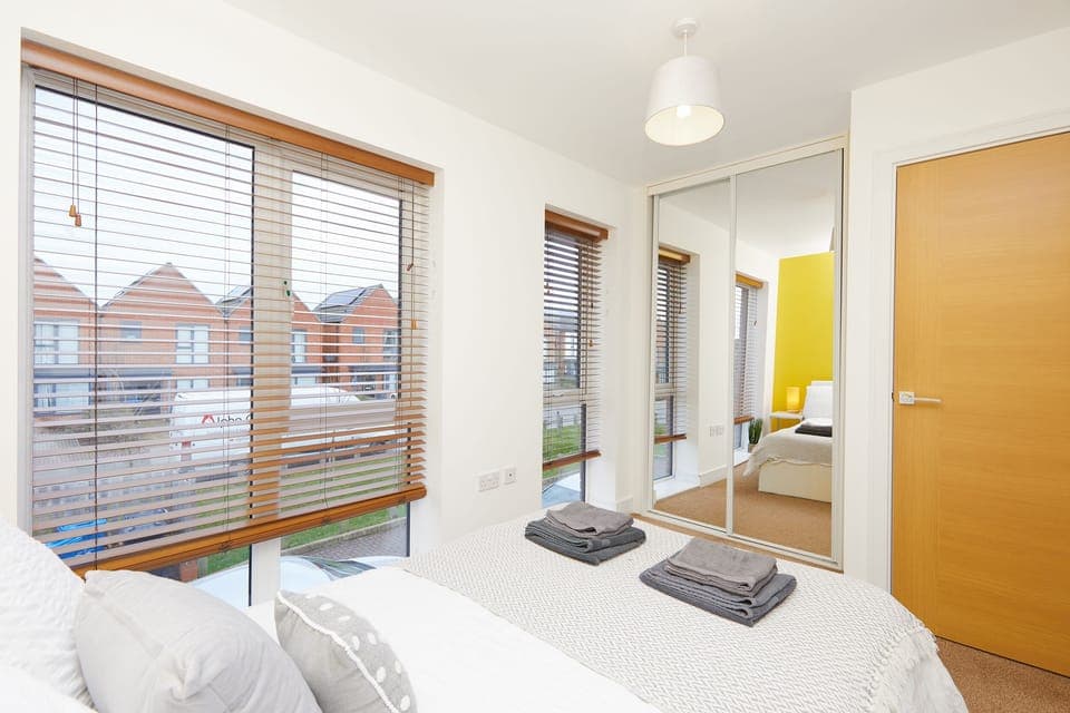 Premier Townhome, 2 Bedrooms, Kitchen, City View | 2 bedrooms, laptop workspace, blackout drapes, iron/ironing board