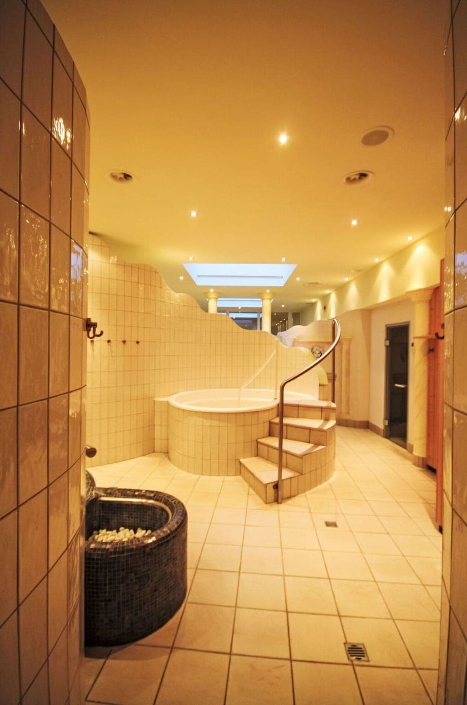 Interior Design, Ceiling, Bathtub, Hotel, Jacuzzi, Bed, Design, Plumbing Fixture, Bedroom