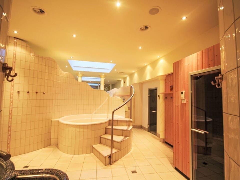 Interior Design, Flooring, Floor, Ceiling, Bedroom, Bed, Bed Frame, Bed Sheet, Bedding, Hotel