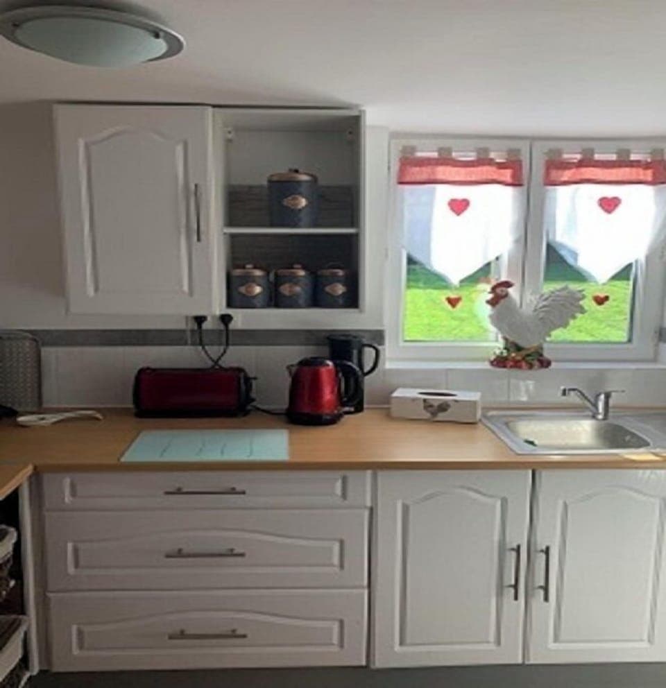 Left hand side of Kitchen showing sink
