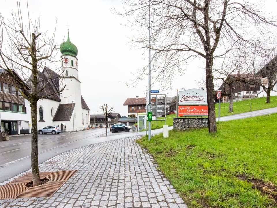 Surroundings [summer] (1-5 km)