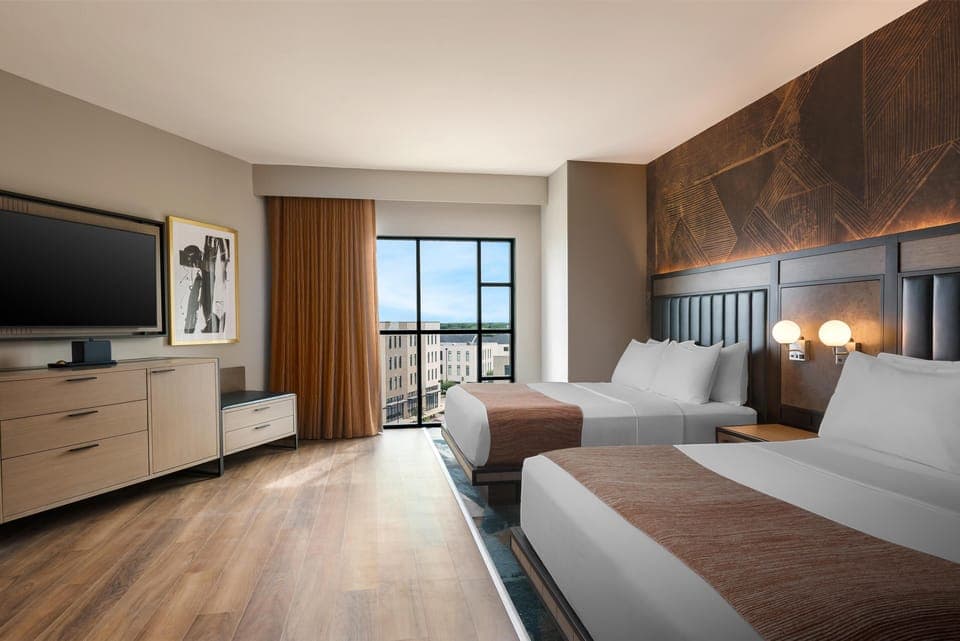 Hypo-allergenic bedding, in-room safe, desk, laptop workspace