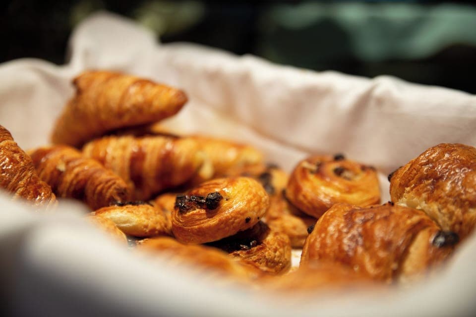 Daily continental breakfast (EUR 12.90 per person)