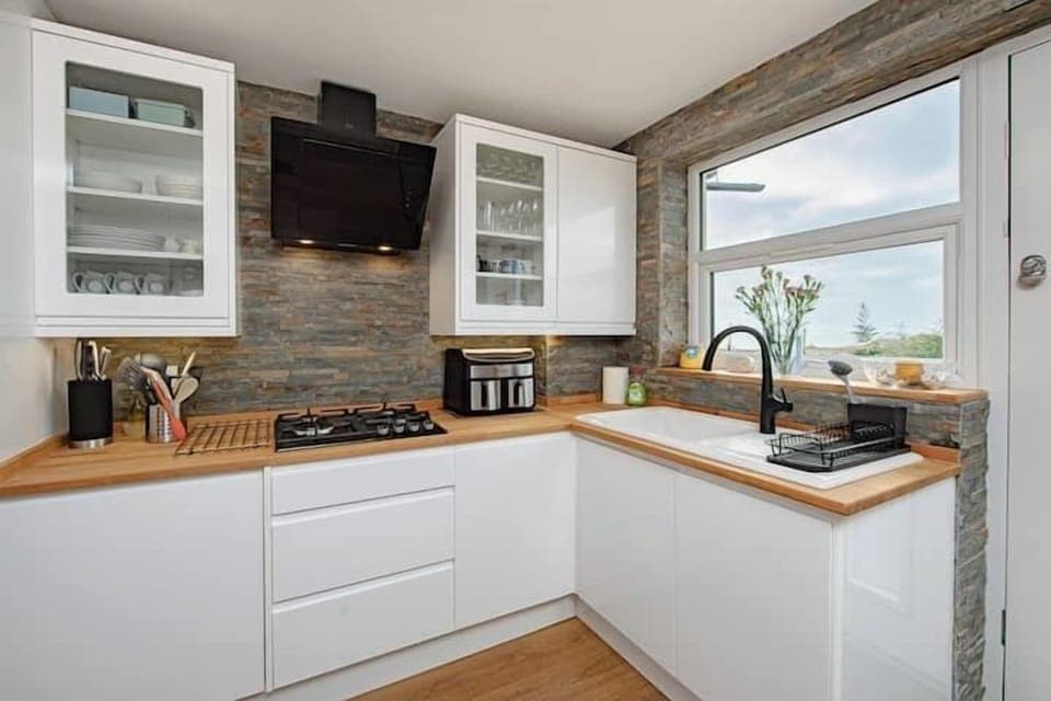 0fa34ea5 0770 4e53 afb4 91d3e9e730be