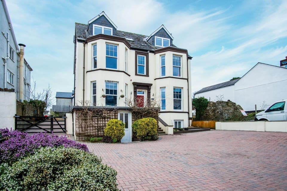 The Lanterns - 9 Bedroom - Sleeps 17 - Saundersfoot Village Centre (24845)