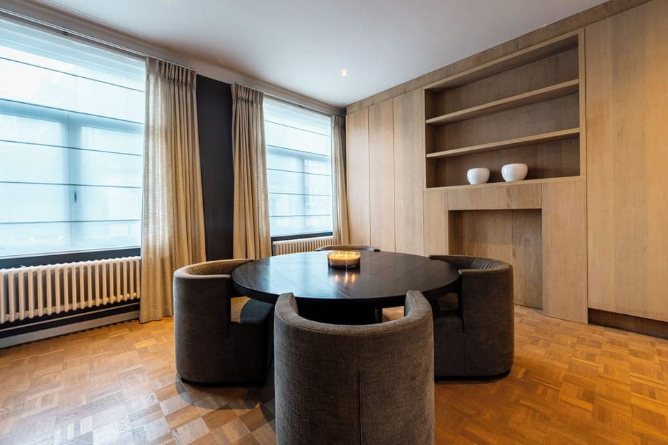 Deluxe Quadruple Room | Living area | TV, toys