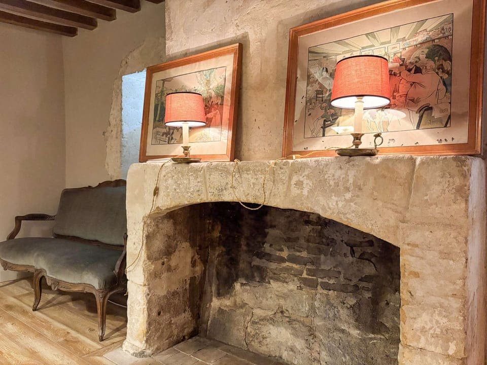 First floor corridor
Non-functional fireplace