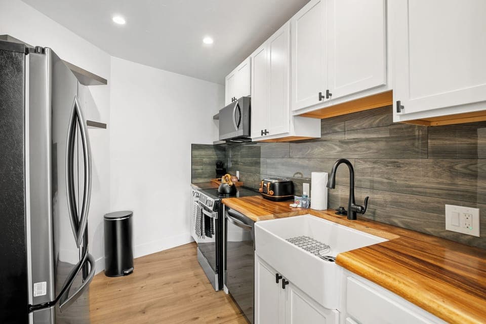 Deluxe Studio Suite | Private kitchen