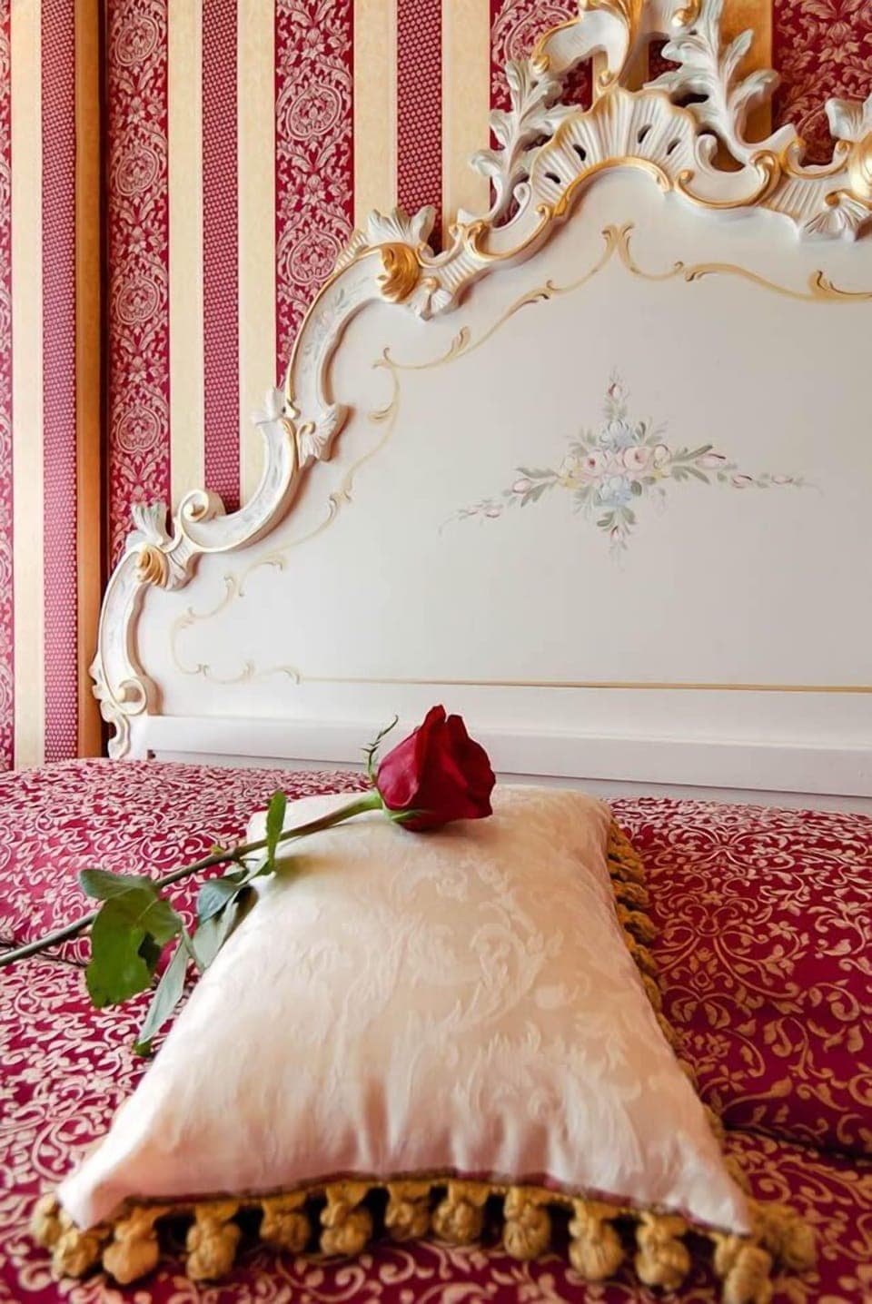 Single Room | In-room safe, soundproofing, free WiFi, bed sheets