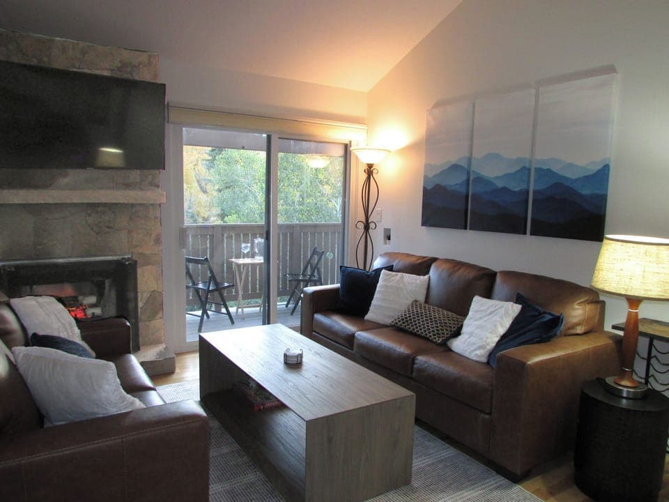 Living room with balcony and river viewes