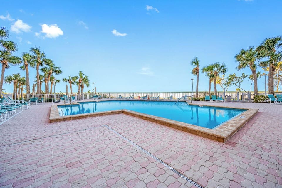 Complex Beachfront Heated Pool