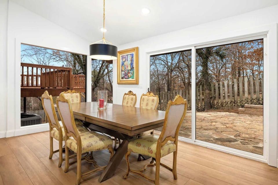 The formal dining table for 6!