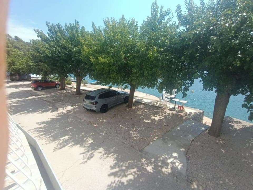 Room, 3 Bedrooms, Smoking, Balcony | Property grounds