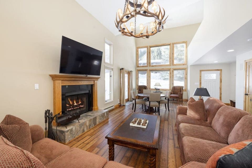 Spacious Living Room!