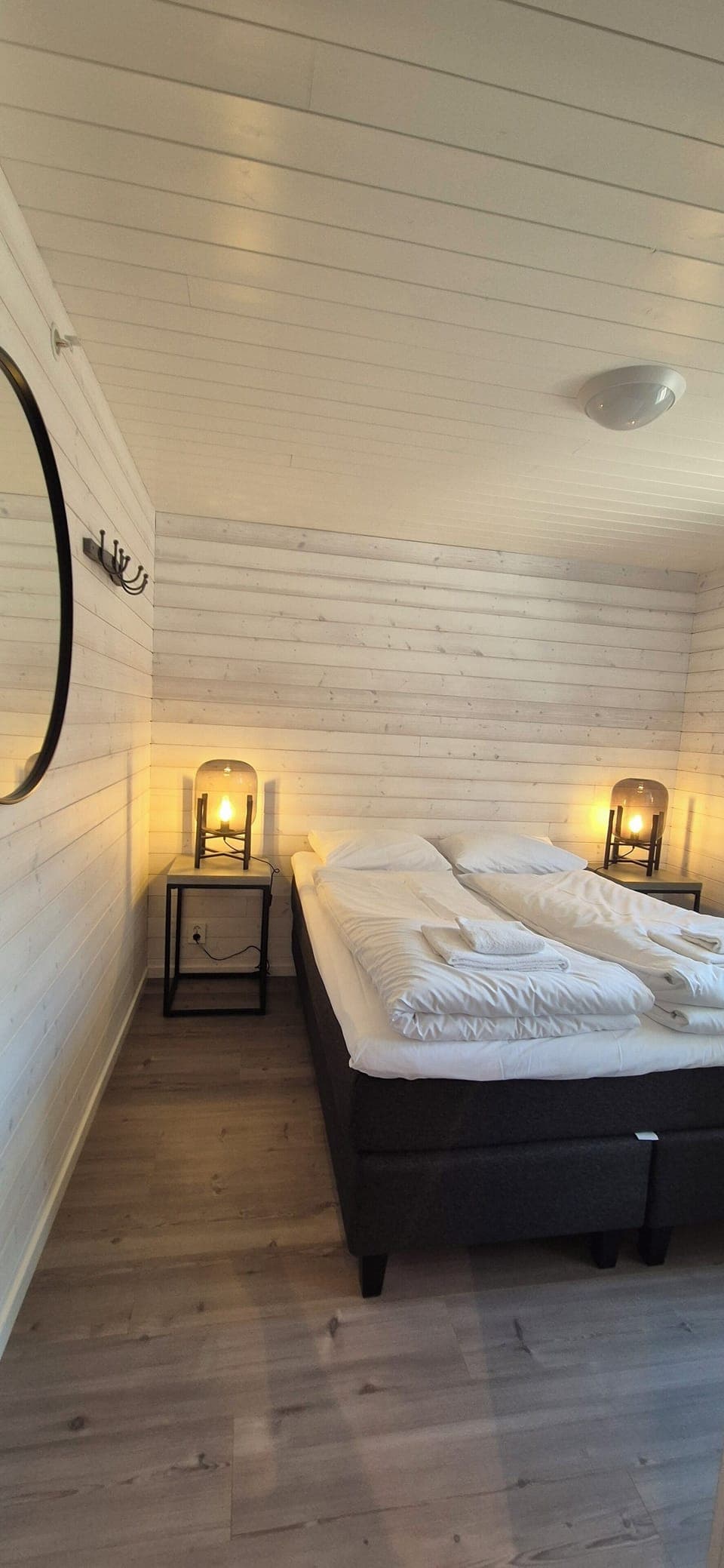 Deluxe Cabin no.4, 4 Bedrooms, Mountain View | Free WiFi