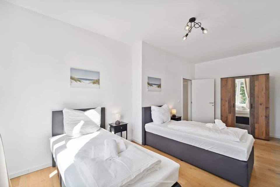 2 bedrooms, travel crib, free WiFi, bed sheets