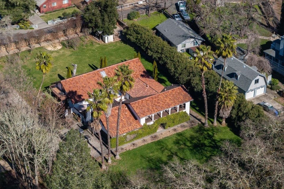 ✨ A slice of paradise! This beautiful home, surrounded by lush greenery and palm trees, is the perfect retreat.