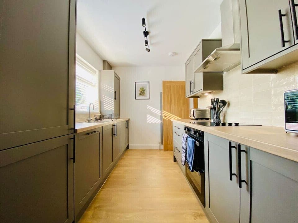 [Kitchen] Fully stocked & equipped kitchen