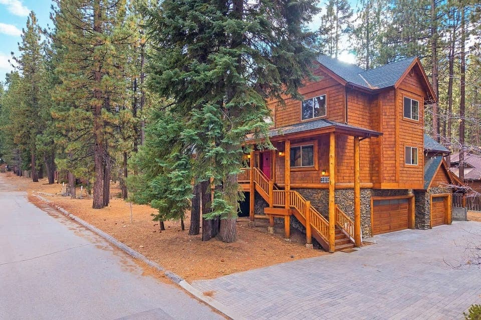 Spacious Log Estate. Located in desirable Heavenly Estates. Base of Snow Summit. Close to Village, Lake, Restaurants and Shops.