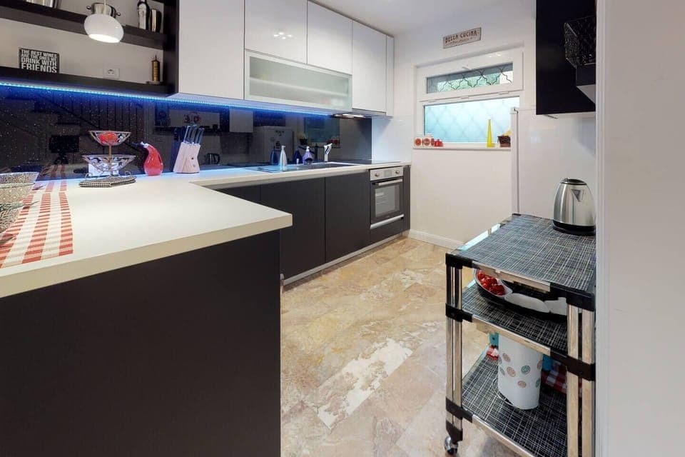 717bf98b e955 4064 9833 34f2495d8bcd