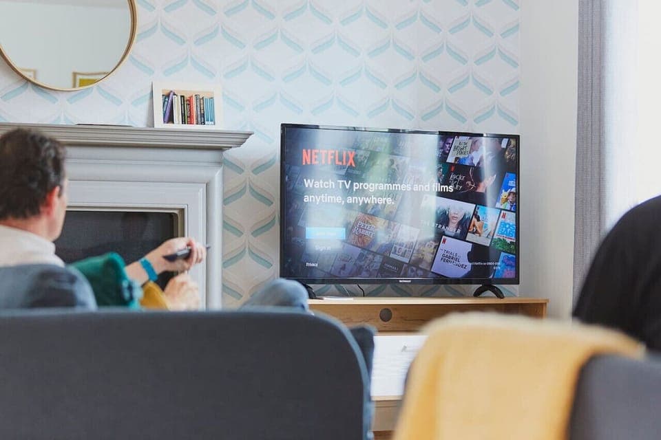 [Living room] 72 channels, Netflix & Virgin 300MB free WiFi