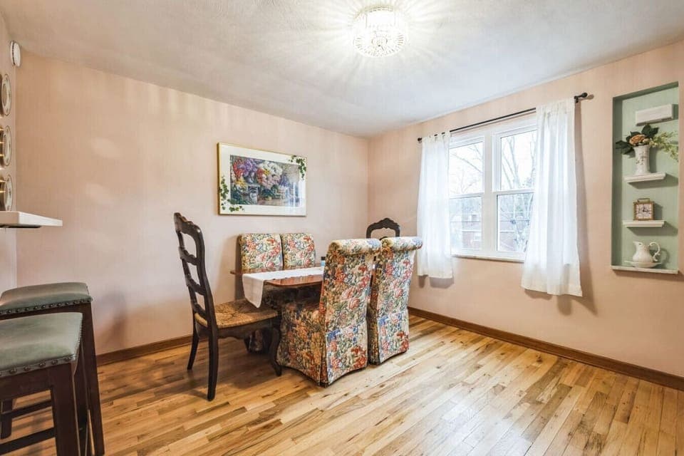 Charming dining space with vintage flair and a cozy atmosphere