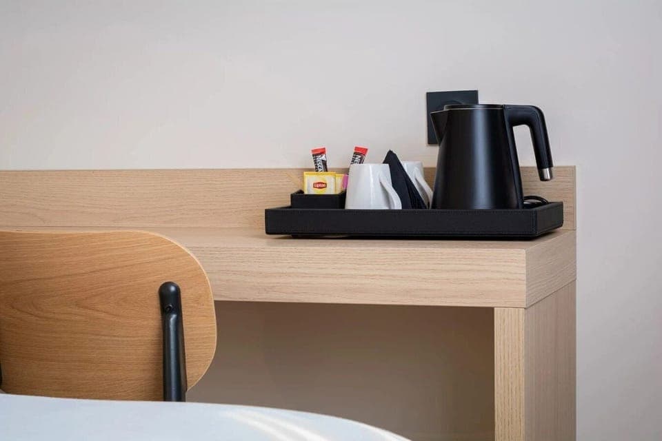 Business Room (Cosy) | Desk, laptop workspace, blackout drapes, iron/ironing board