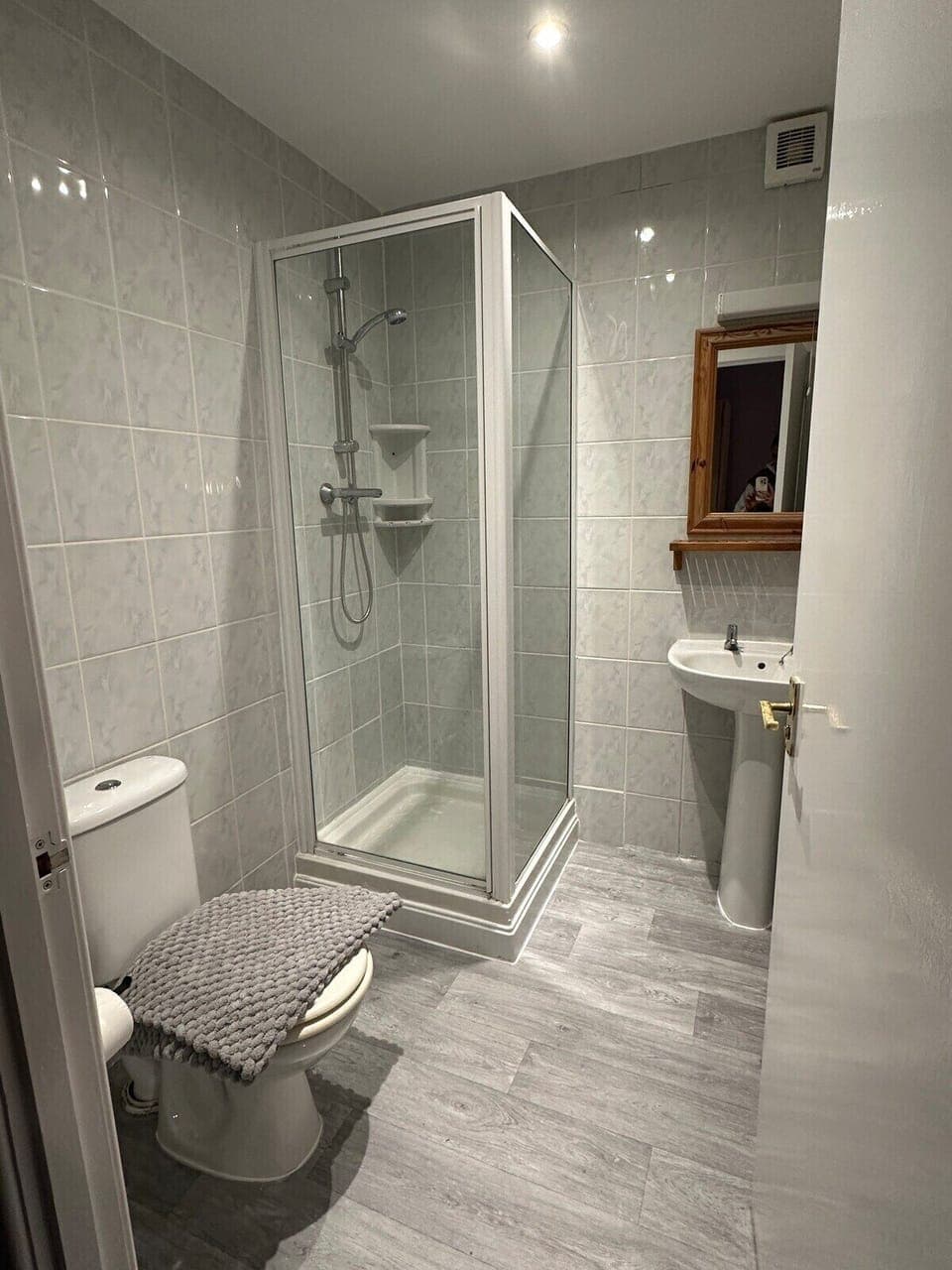 Family Room | Bathroom