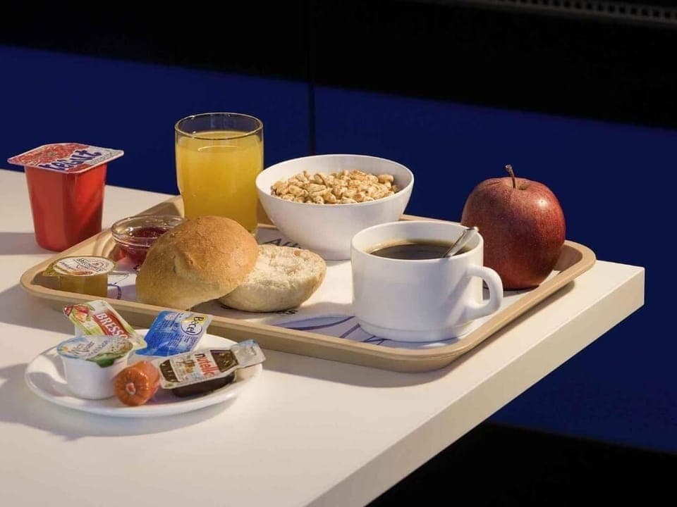Daily continental breakfast (EUR 8.90 per person)