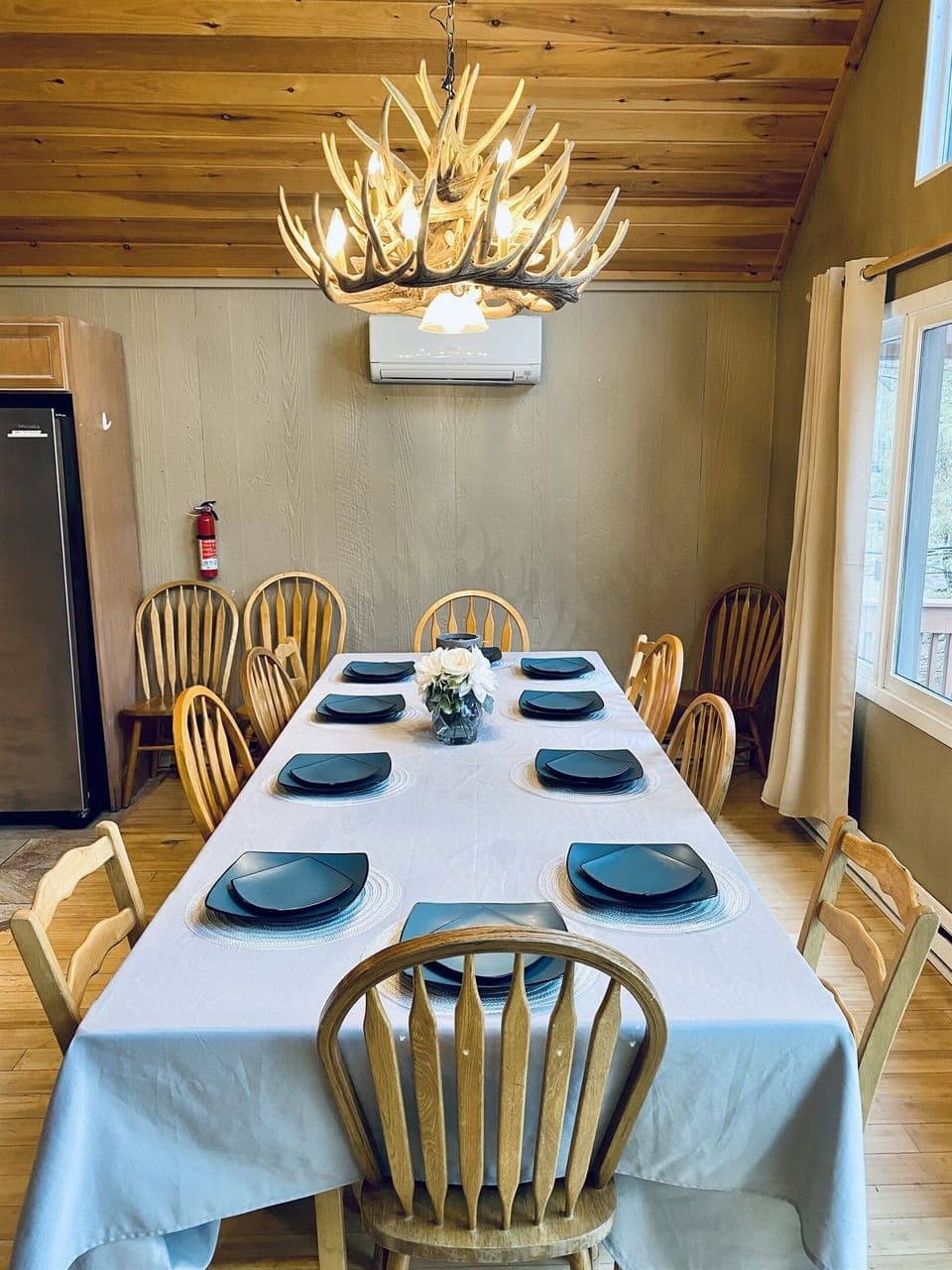 Dining room set for 8 with extra seating 