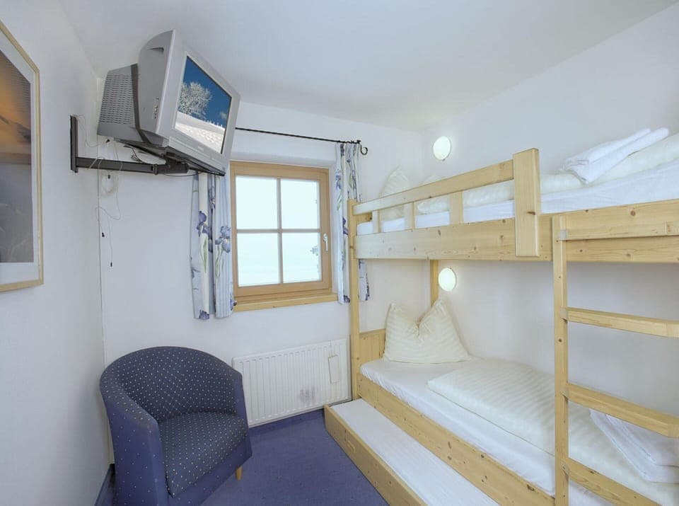 Chalet | 4 bedrooms, individually furnished, bed sheets